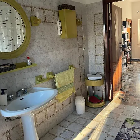 Pina - 1 Frühstückspension Montemarciano